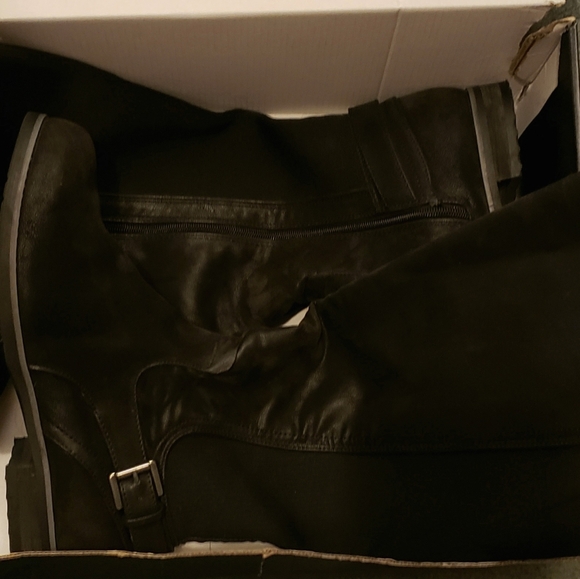 Torrid knee high black boots - Picture 3 of 5